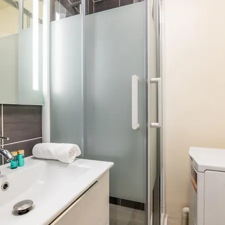 Quiet, Minimalist In 16th - 2min From Metro Париж