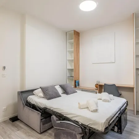 Quiet, Minimalist In 16th - 2min From Metro Апартаменты