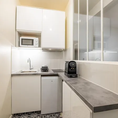 Quiet, Minimalist In 16th - 2min From Metro Apartmán Paříž